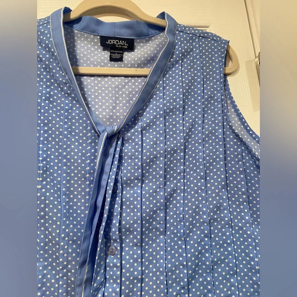 Jordan Pleated Front Bow Tie Neck Sleeveless Blue White Polka Dot Blouse Size L - Picture 3 of 7